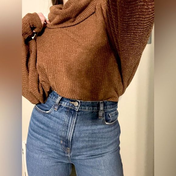 Jodifl brown/burnt orange cowl neck long dolman sleeve sweater in size M. - Picture 6 of 7